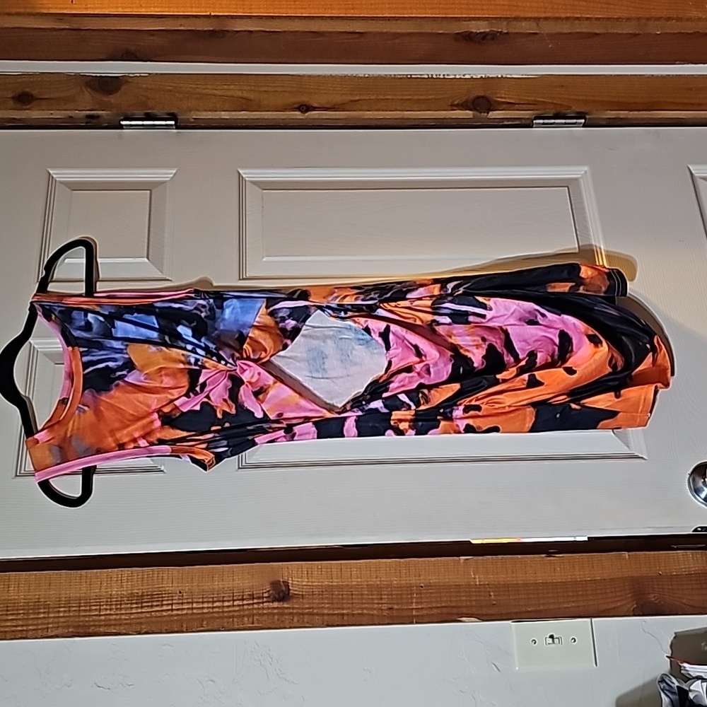 101 Tie dye cut out NWOT
